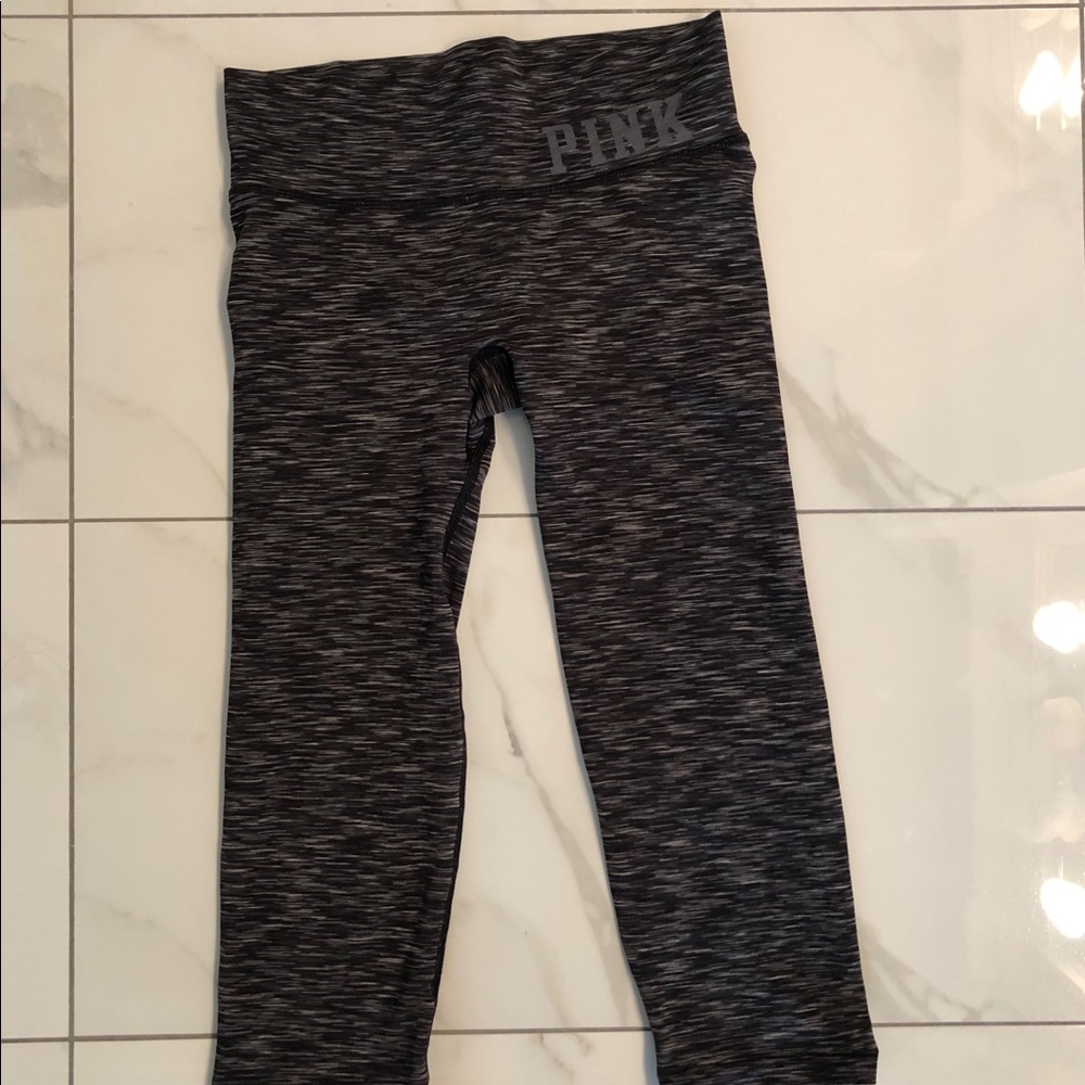 📌Victoria’s Secret PINK KNEE Length yoga legging